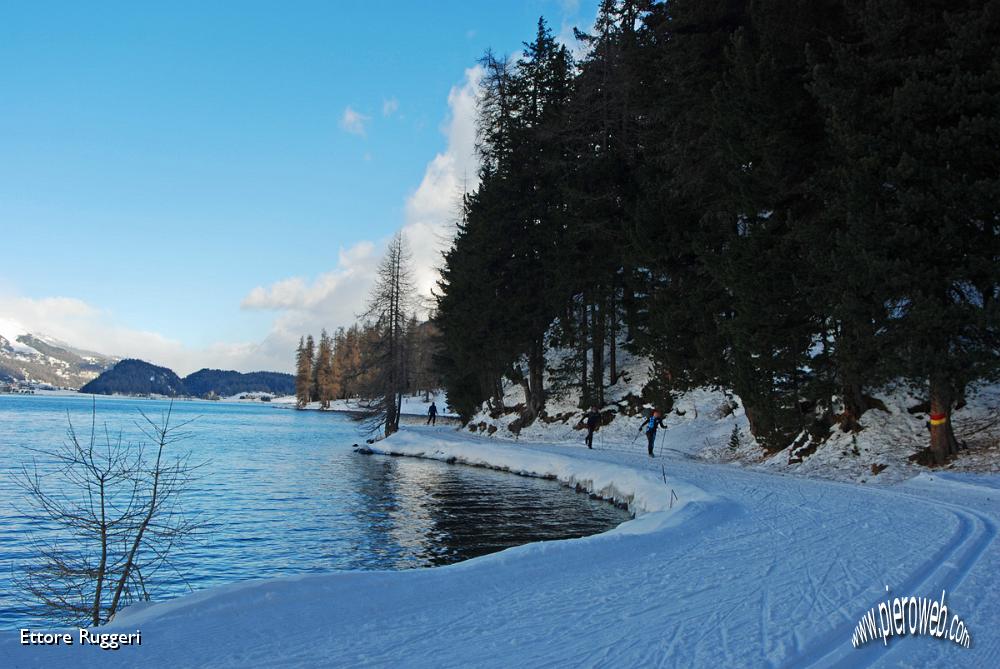 24 - la pista sul bordo lago.JPG